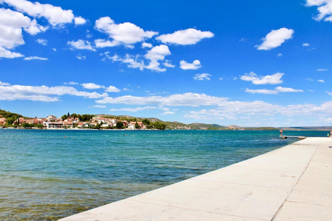 Apartments With A Parking Space Bilice, Krka - 13545 Sibenik Bagian luar foto