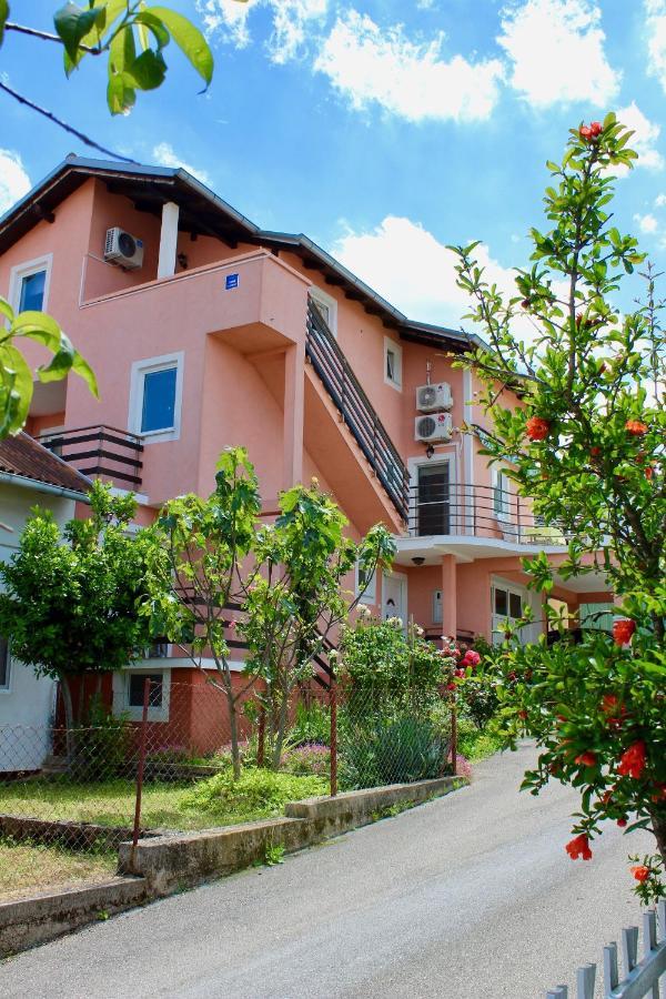 Apartments With A Parking Space Bilice, Krka - 13545 Sibenik Bagian luar foto